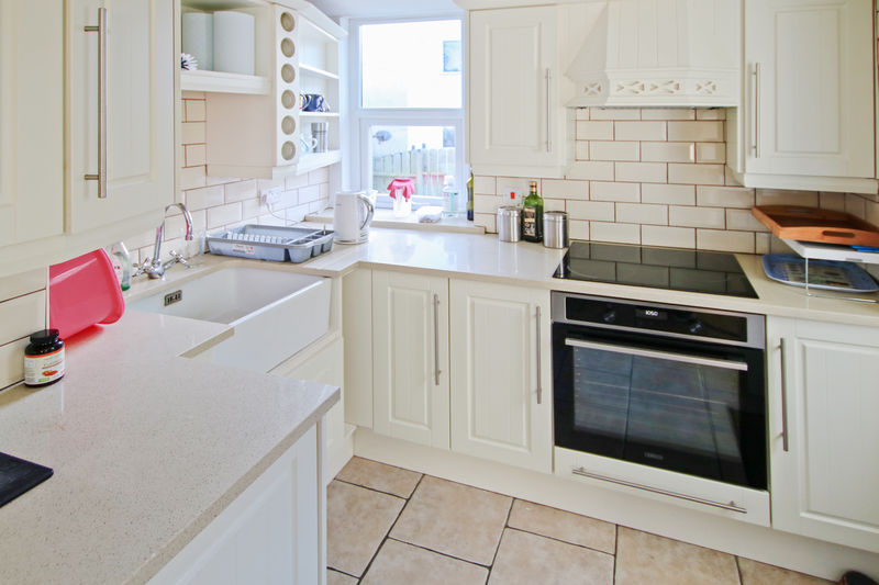 17 Victoria Road, Port St Mary IM9 5AF. - Photo 3 of 18