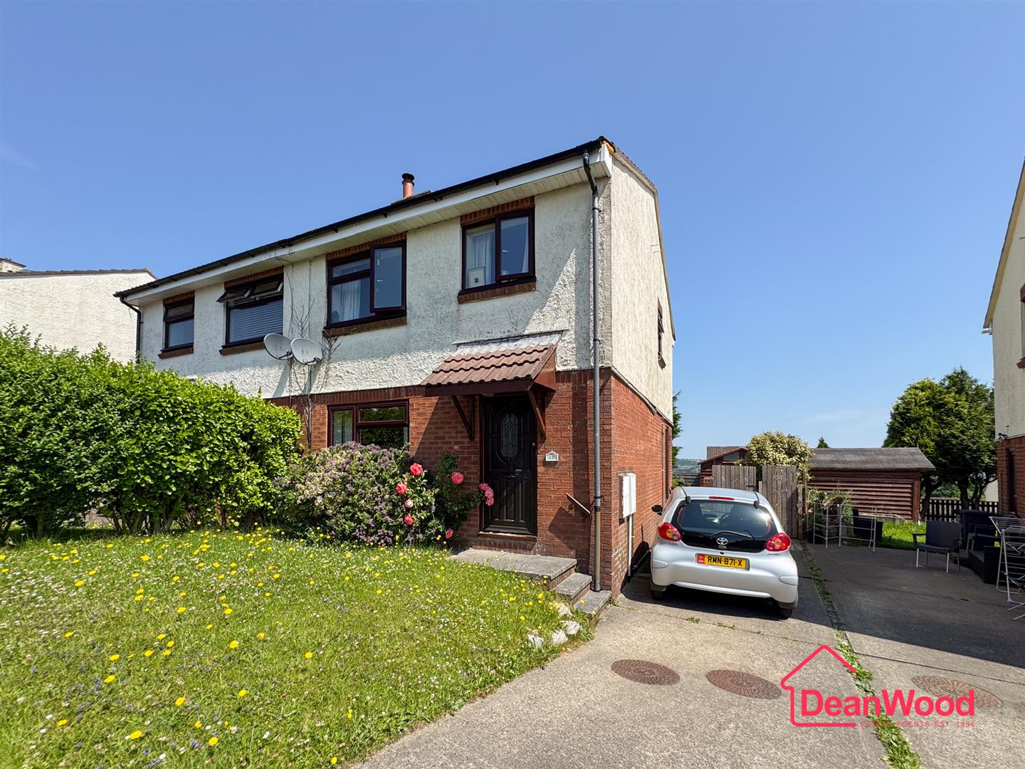18 Close Cowley, Douglas, Isle Of Man. - Photo 2 of 19