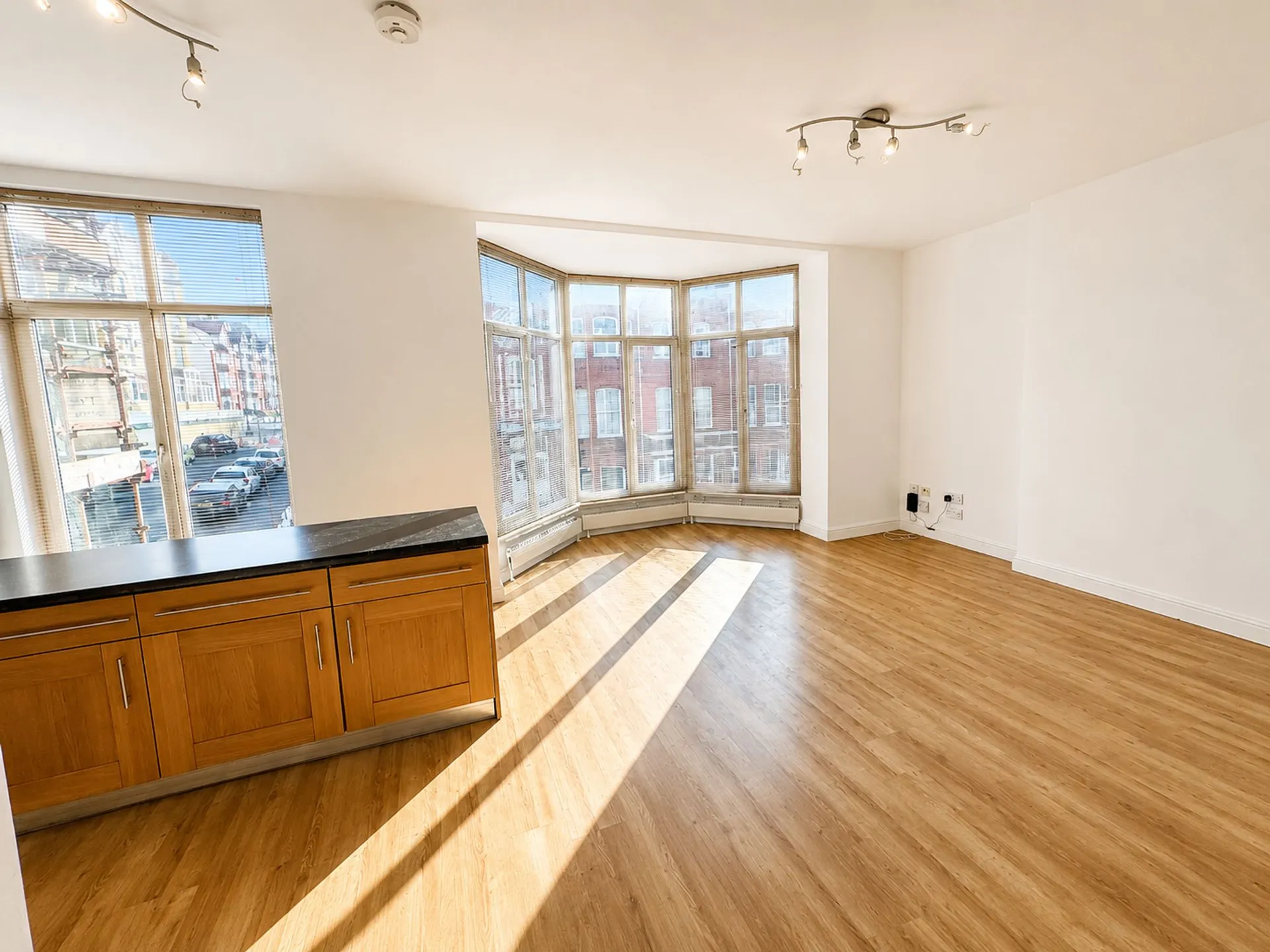 2 bed flat to rent in Empress Drive, Douglas, IM2. - Photo 3 of 12