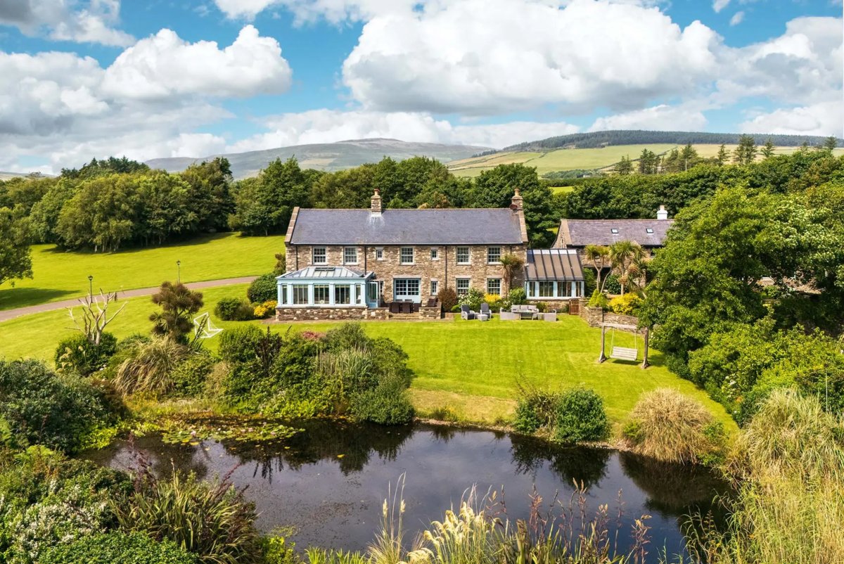 Ballaoates Farm, Glen Road, Colby.