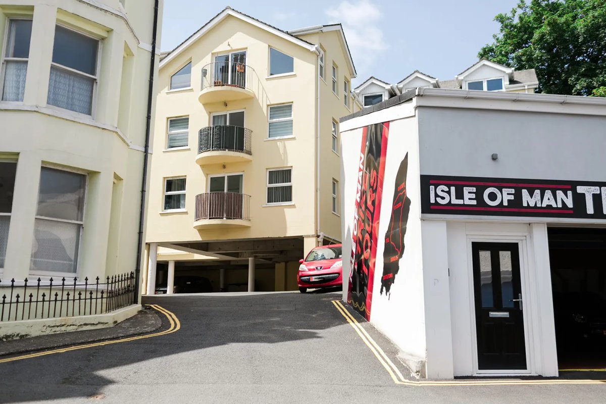5 Villa Court Apartments Castlemona Avenue, Douglas, Isle Of Man, Isle Of Man, IM2 4EA.