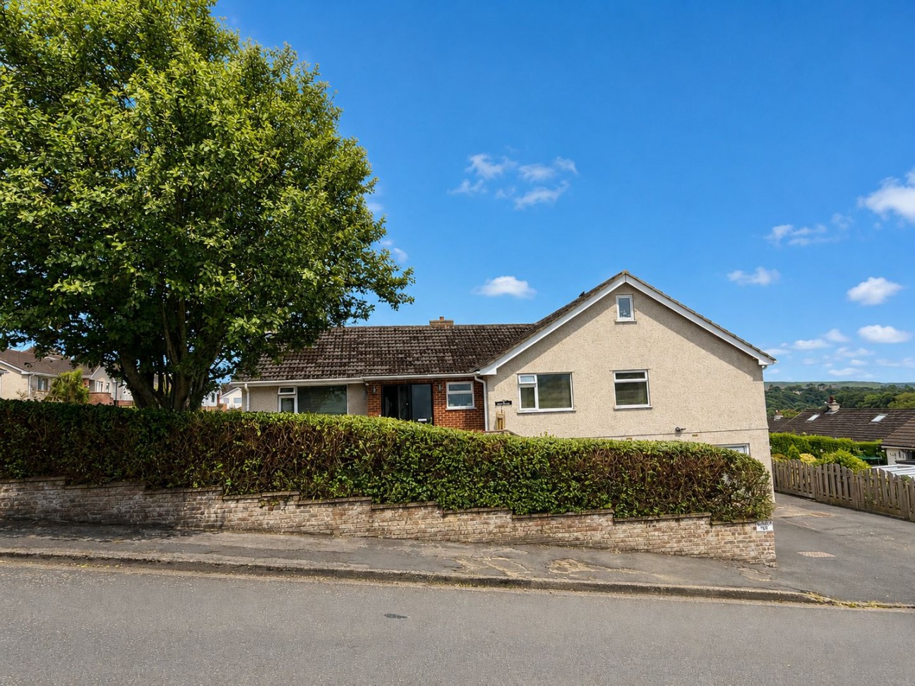 69, Cronk Liauyr, Douglas, IM2 5LX. - Photo 2 of 24