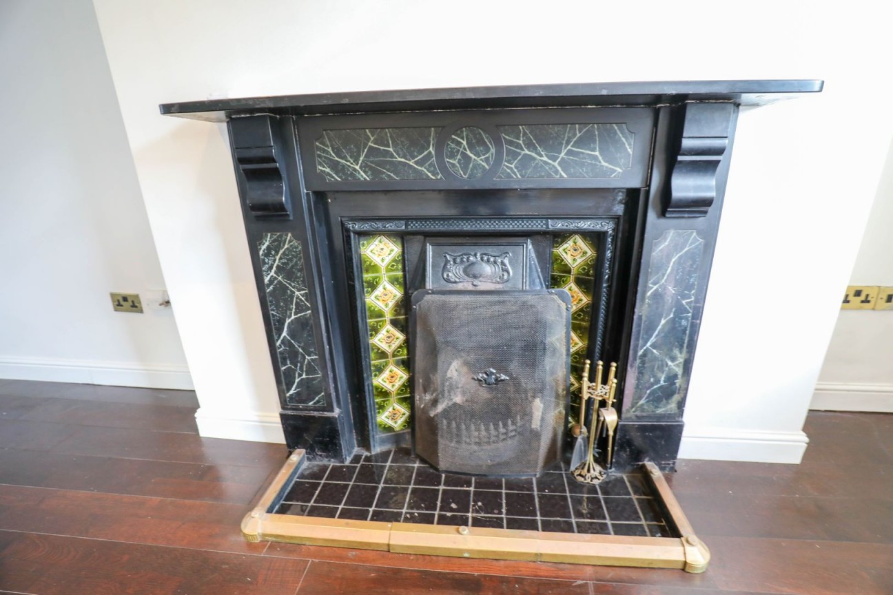 3, Dumbells Terrace, Laxey, IM4 7NY. - Photo 4 of 13