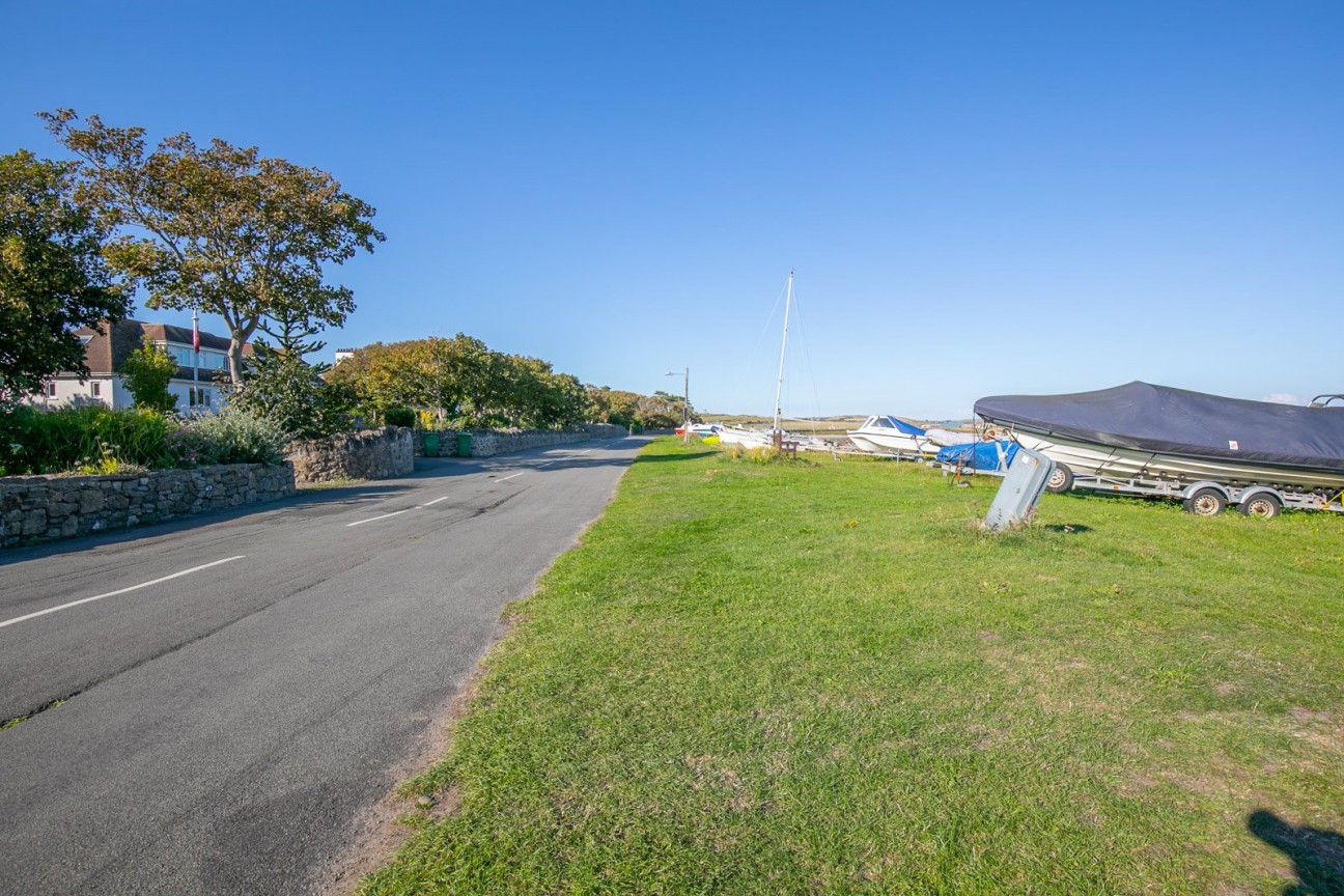 Beachway, Derbyhaven, Isle of Man, IM9 1TS, Castletown. - Photo 2 of 37