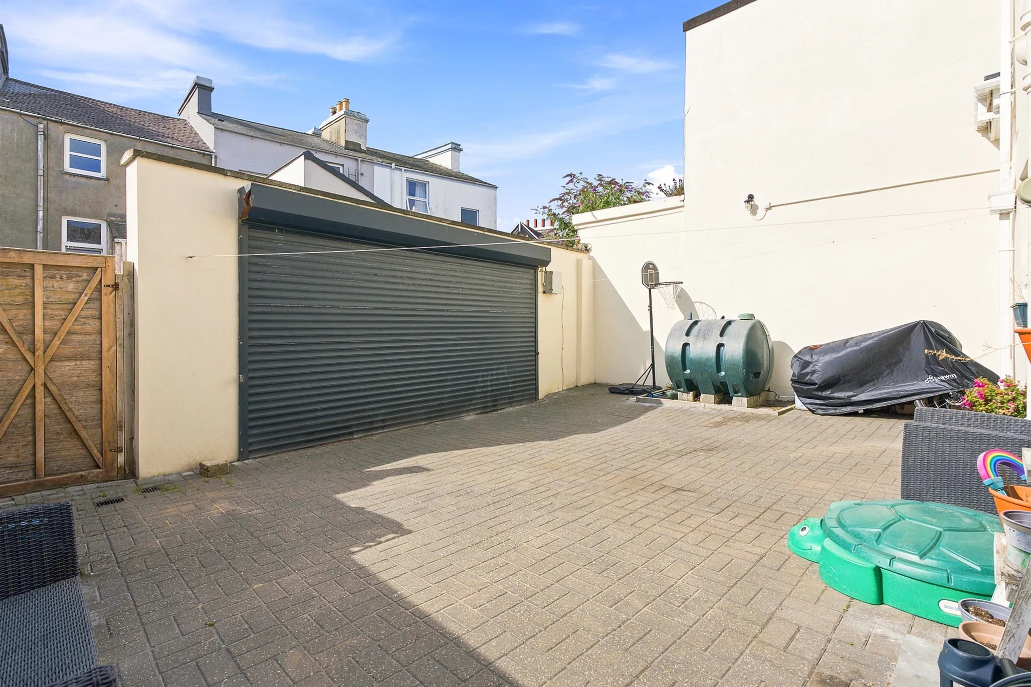 17 Wesley Terrace, Douglas. - Photo 2 of 22