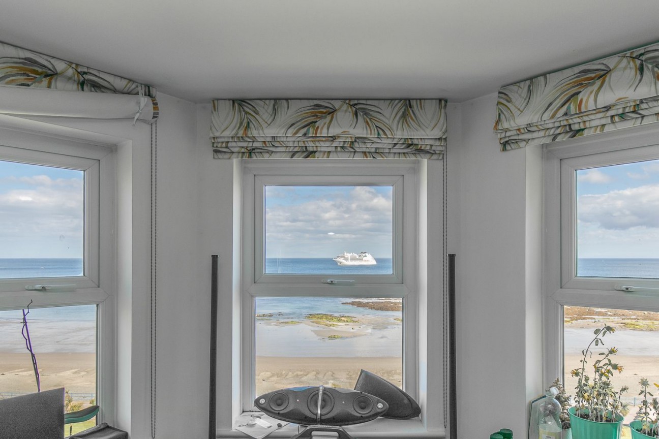 36 Piccadilly Court, Queens Promenade, Isle of Man, IM2 4NS, Douglas. - Photo 4 of 12