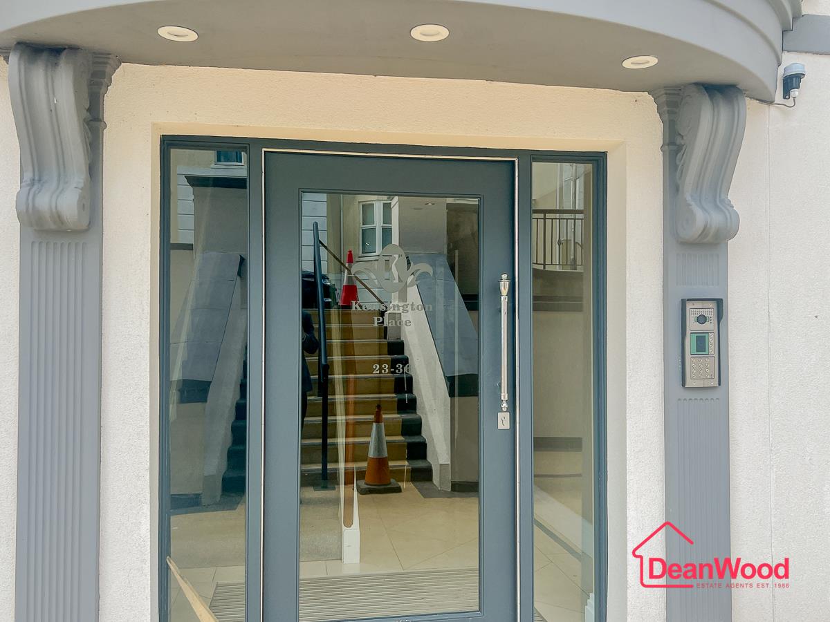 32 Kensington Place, Onchan, Isle Of Man. - Photo 2 of 26