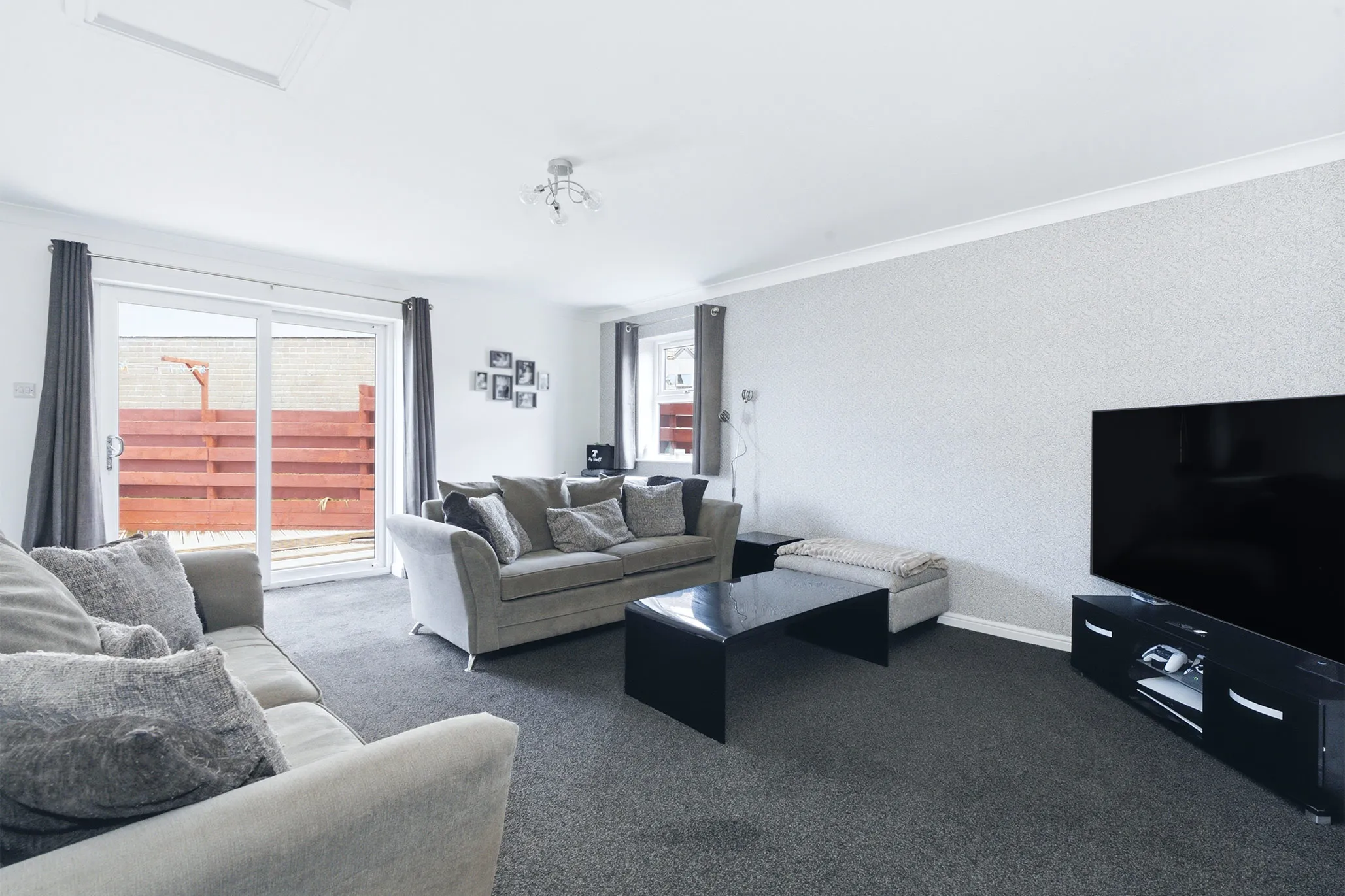 20 Cronk Y Berry Avenue, Douglas. - Photo 4 of 17