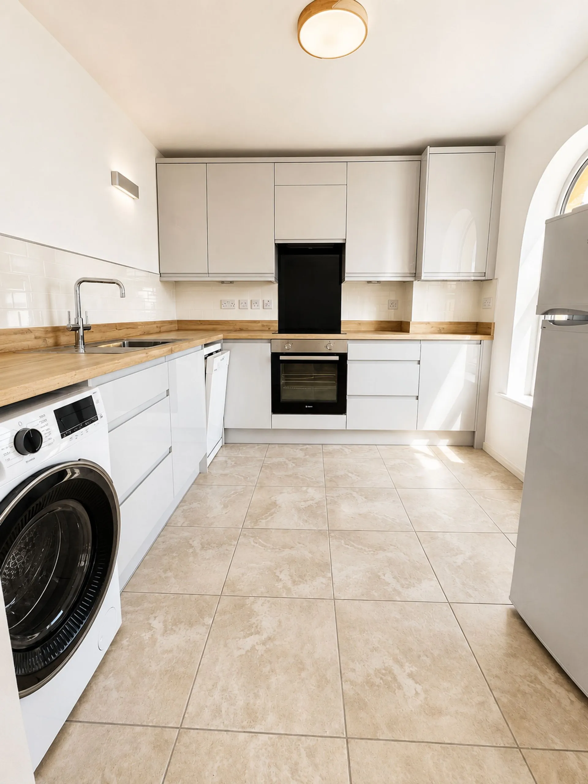 2 bed flat to rent in Queens Promenade, Douglas, IM2. - Photo 4 of 11