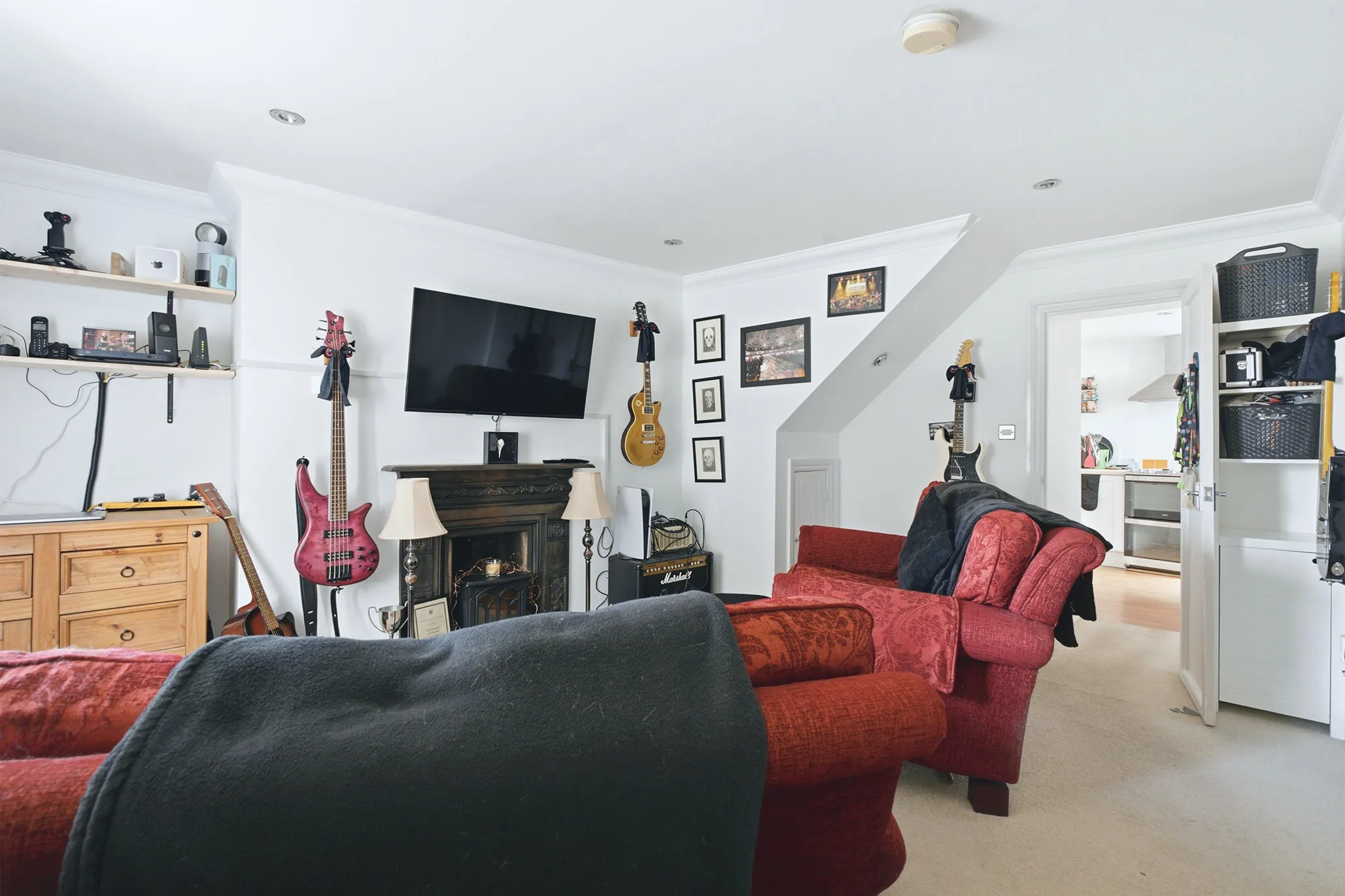 Bumblebee Cottage, 3 Mona Street, Ramsey. - Photo 3 of 15