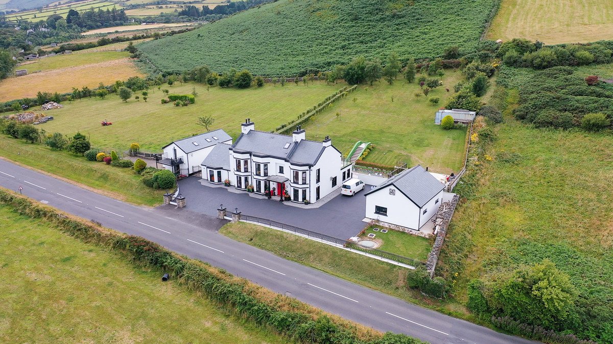 Slieu Lewaigue, Isle Of Man, IM7 1, Bride.