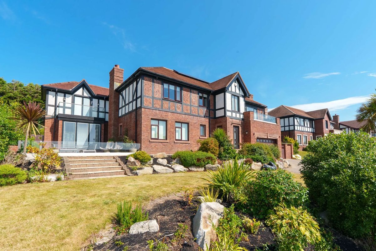 21 Manor Park, Onchan.