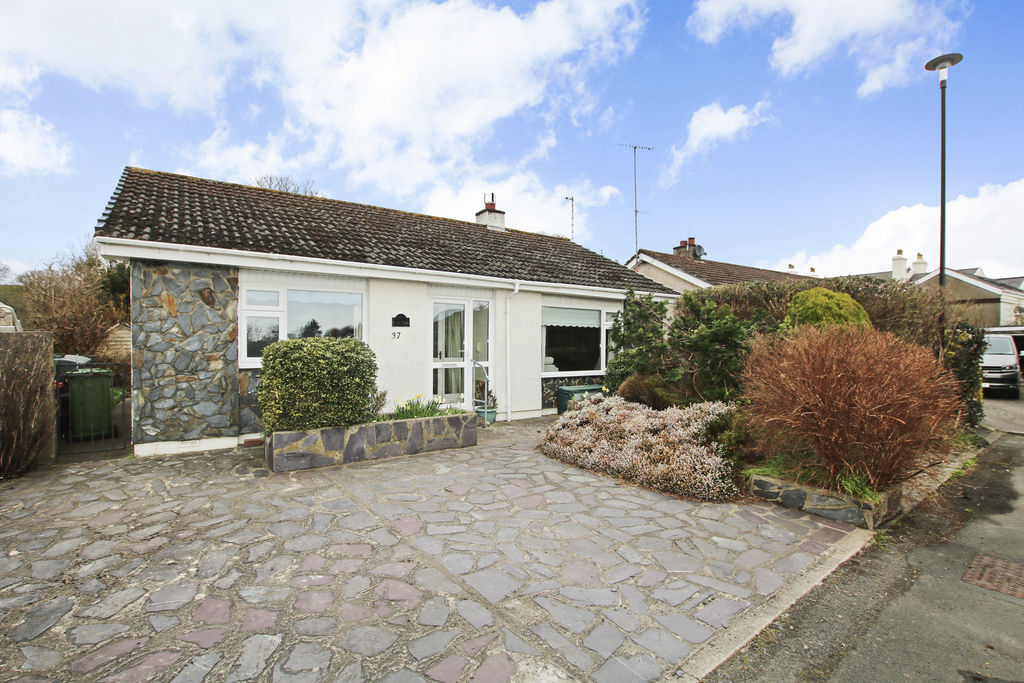 37 Silverburn Drive, Ballasalla IM9 2EF. - Photo 1 of 28