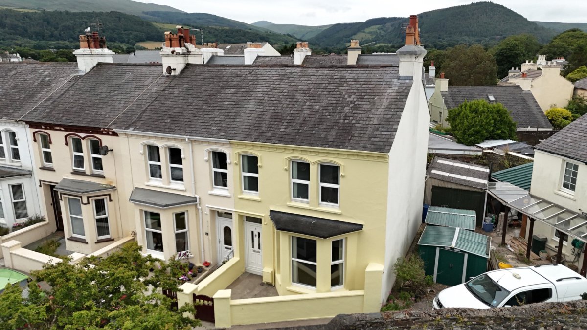 5 Hanley Villas, Ramsey, IM8 3DG.