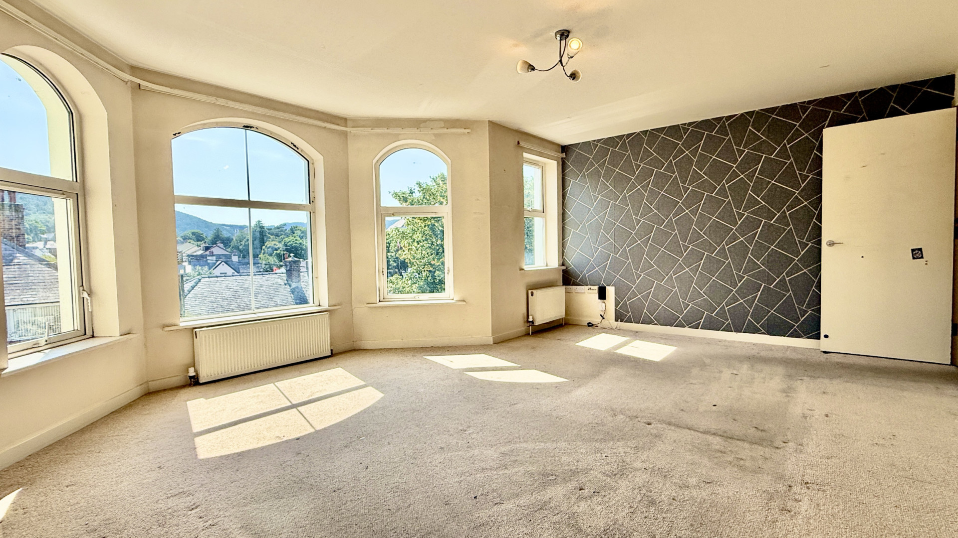 17 Queens Pier Apartments, Queens Drive East, Ramsey, IM8 1EU. - Photo 3 of 10