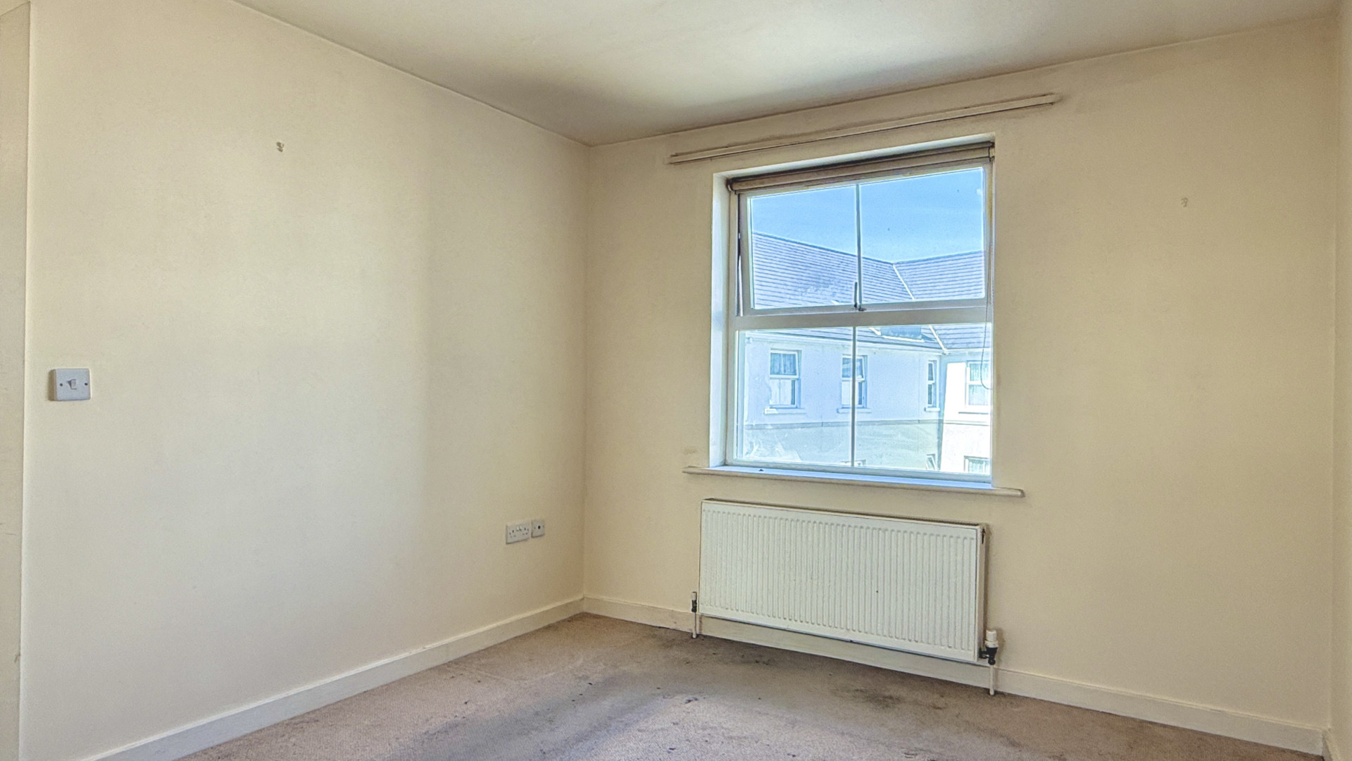 17 Queens Pier Apartments, Queens Drive East, Ramsey, IM8 1EU. - Photo 5 of 10