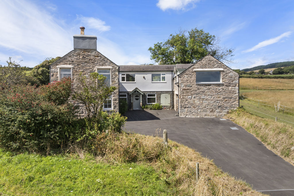 Ballacomish Beg, Ronague Road, Ballabeg IM9 4HF. - Photo 1 of 38