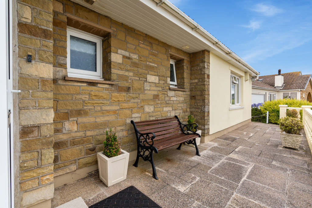 Cranford, 11a Howe Road, Onchan IM3 2BB. - Photo 3 of 41