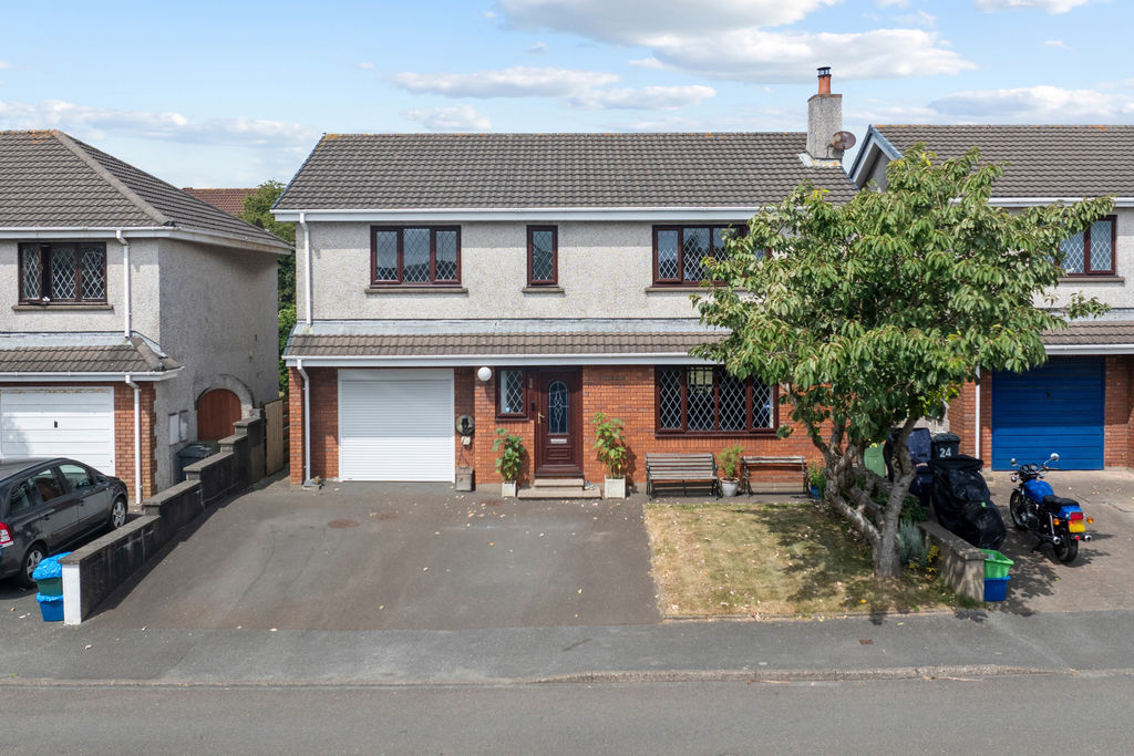 26 Meadow Crescent, Douglas IM2 1NJ. - Photo 1 of 26