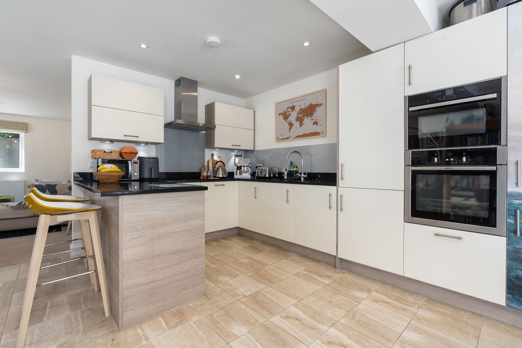 2 Loch Road, Port St Mary IM9 5EB. - Photo 4 of 27