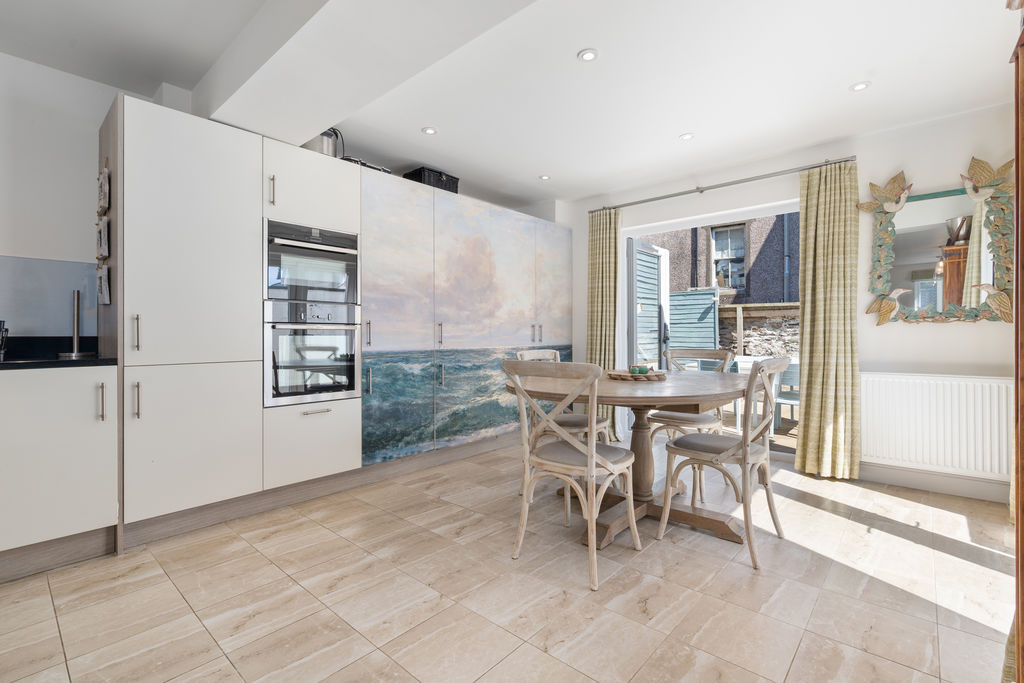2 Loch Road, Port St Mary IM9 5EB. - Photo 5 of 27