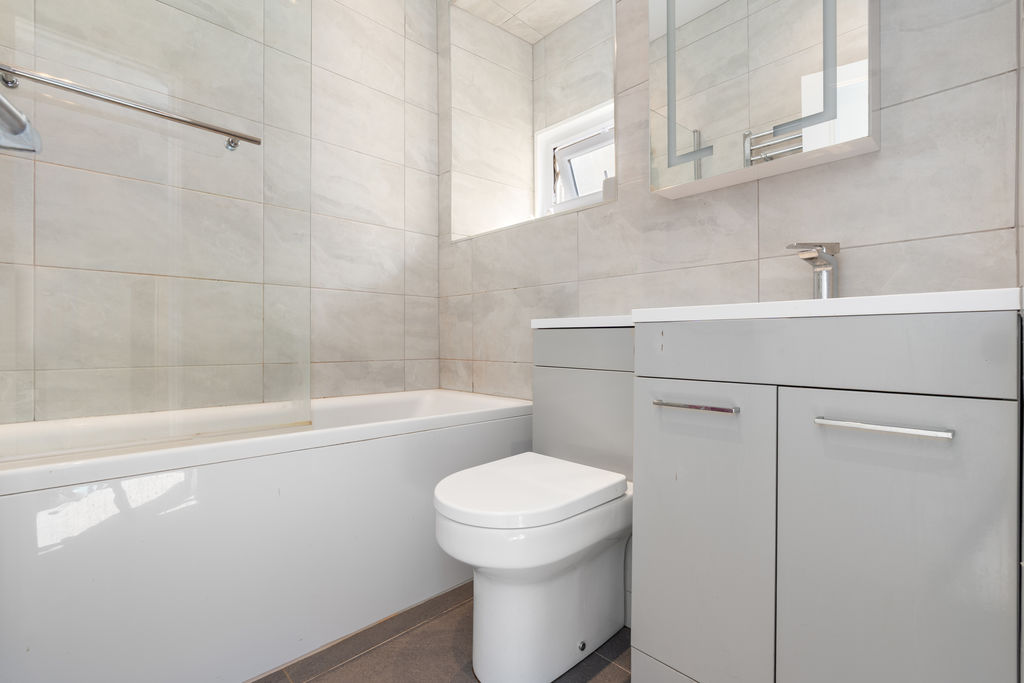 18 Marlborough Court, Central Promenade, Douglas IM2 4LL. - Photo 5 of 19