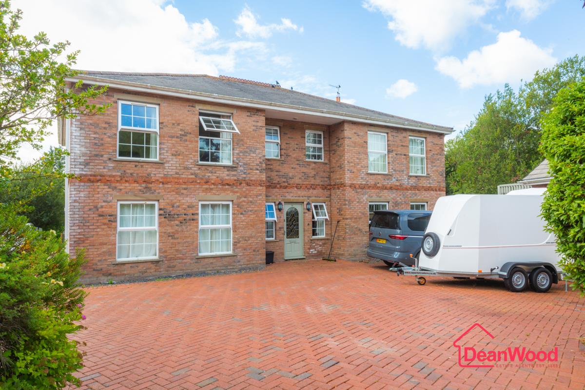 11 Glen Darragh Gardens, Glen Vine. - Photo 1 of 28