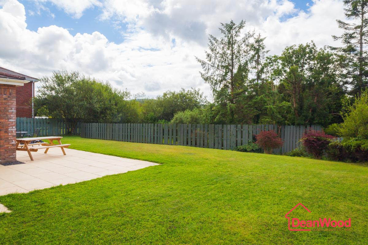 11 Glen Darragh Gardens, Glen Vine. - Photo 3 of 28