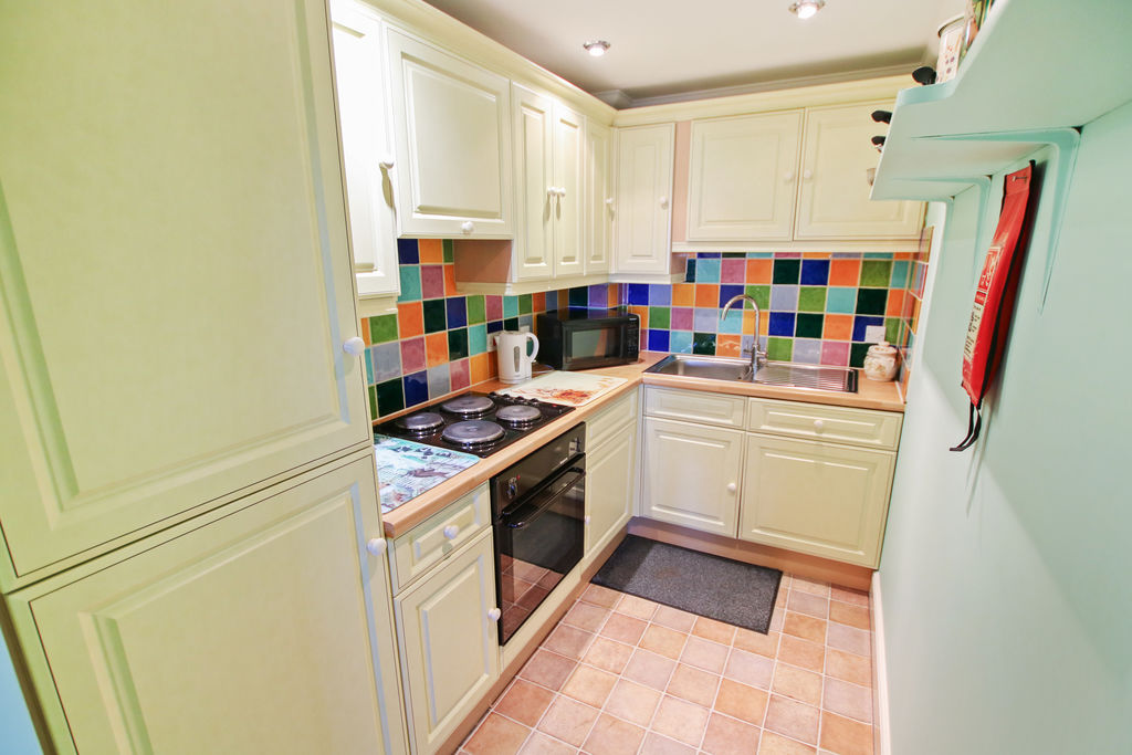 2 Erinville, The Promenade, Port Erin IM9 6AG. - Photo 3 of 23
