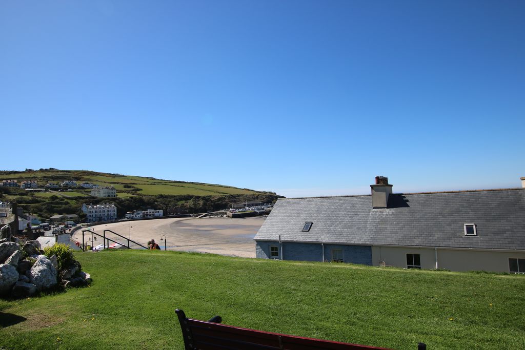 2 Erinville, The Promenade, Port Erin IM9 6AG. - Photo 5 of 23