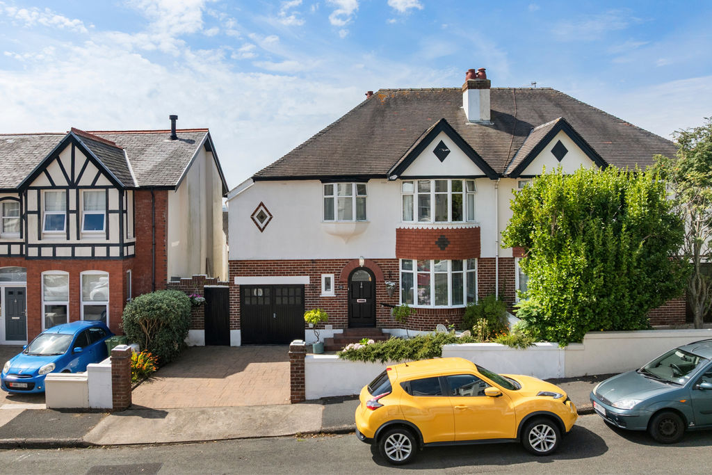 15 Belgravia Road, Onchan IM3 1HN. - Photo 1 of 32