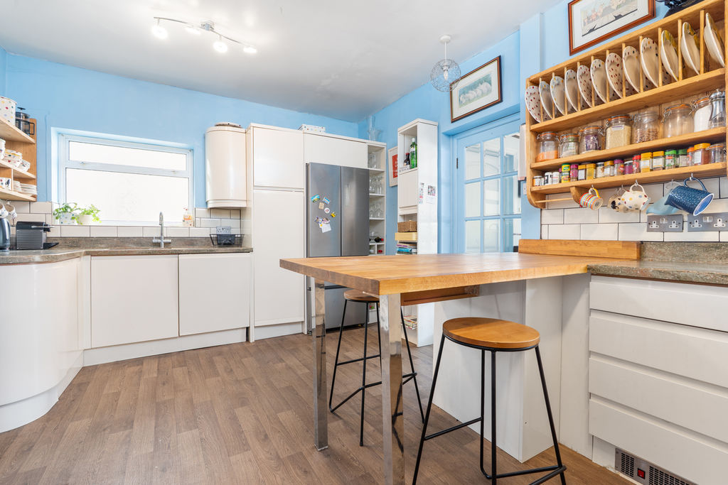 15 Belgravia Road, Onchan IM3 1HN. - Photo 5 of 32