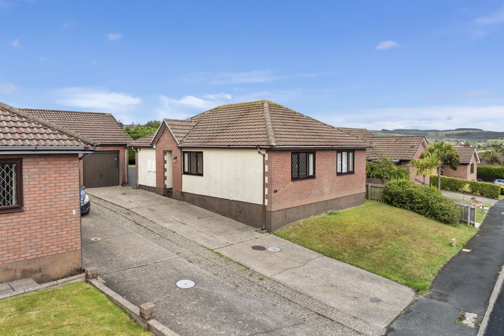 6 Hawthorn Close, Onchan IM3 3HL.