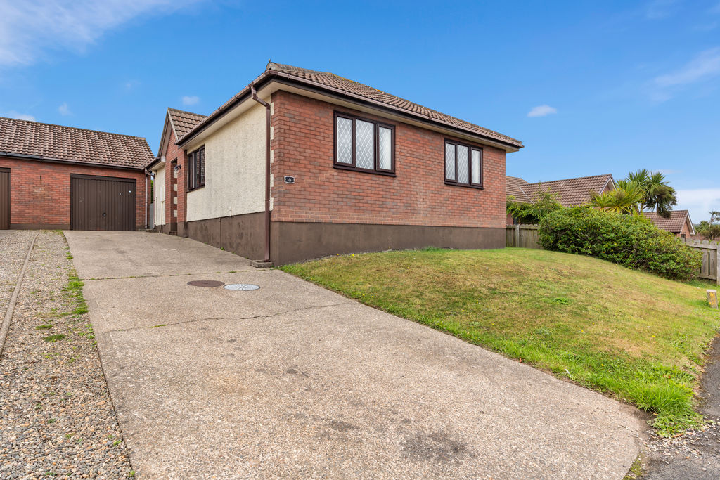 6 Hawthorn Close, Onchan IM3 3HL. - Photo 2 of 20