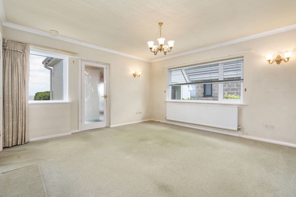 37 Scarlett Road, Castletown IM9 1NS. - Photo 3 of 29