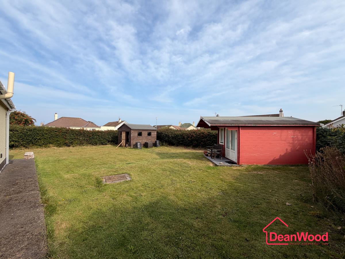 Dunroamin 18 Cannan Avenue, Kirk Michael. - Photo 2 of 23