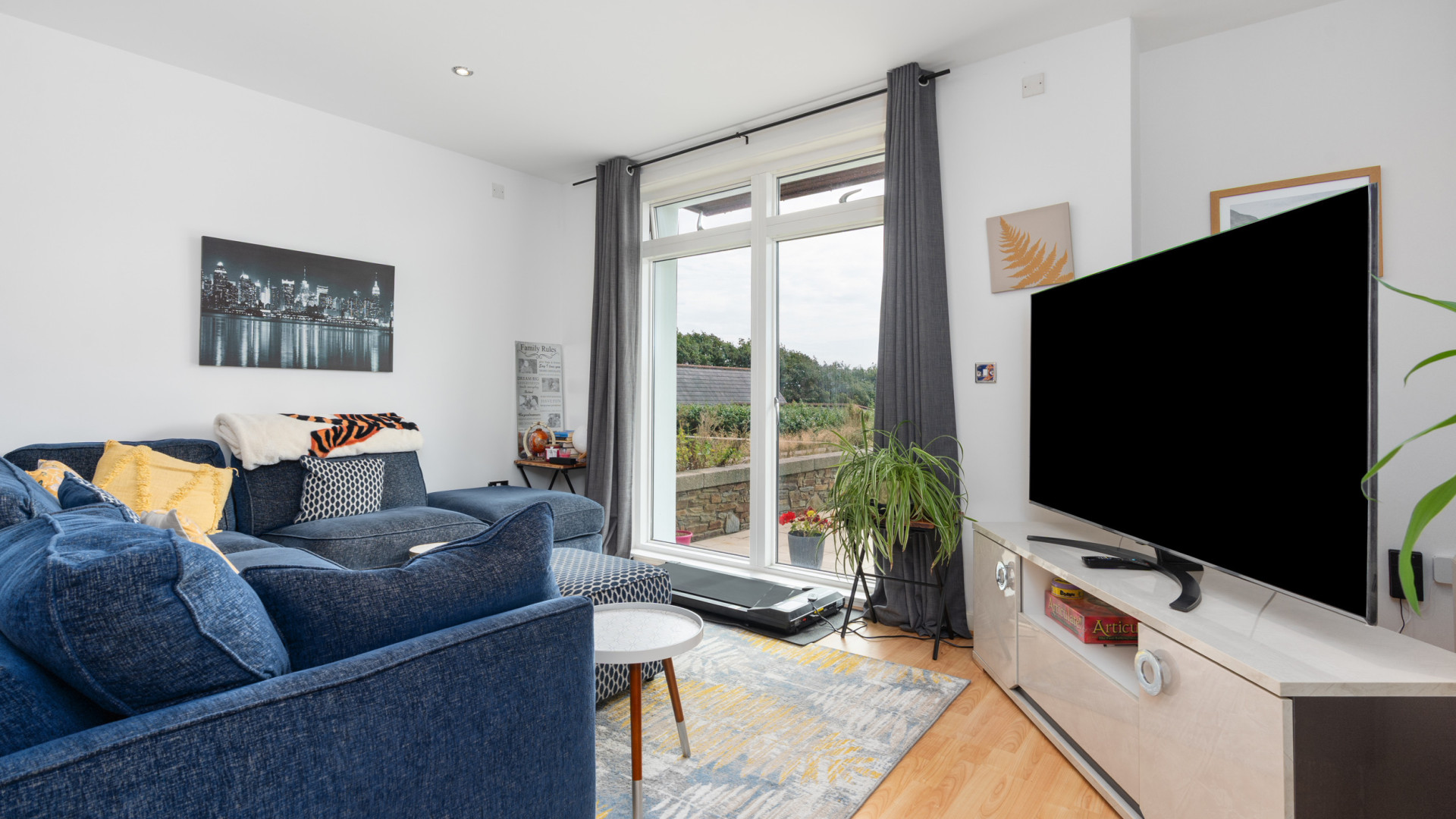 Apt. 61 Majestic Apartments, King Edward Road, Onchan, IM3 2BE. - Photo 5 of 25