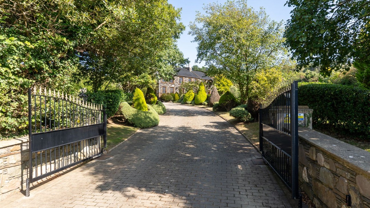 Grand View, Ramsey Road, Peel, IM5 2AF. - Photo 4 of 52