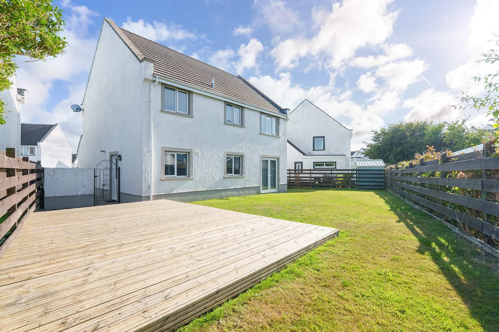 18 Milner Park, Port Erin. - Photo 2 of 26