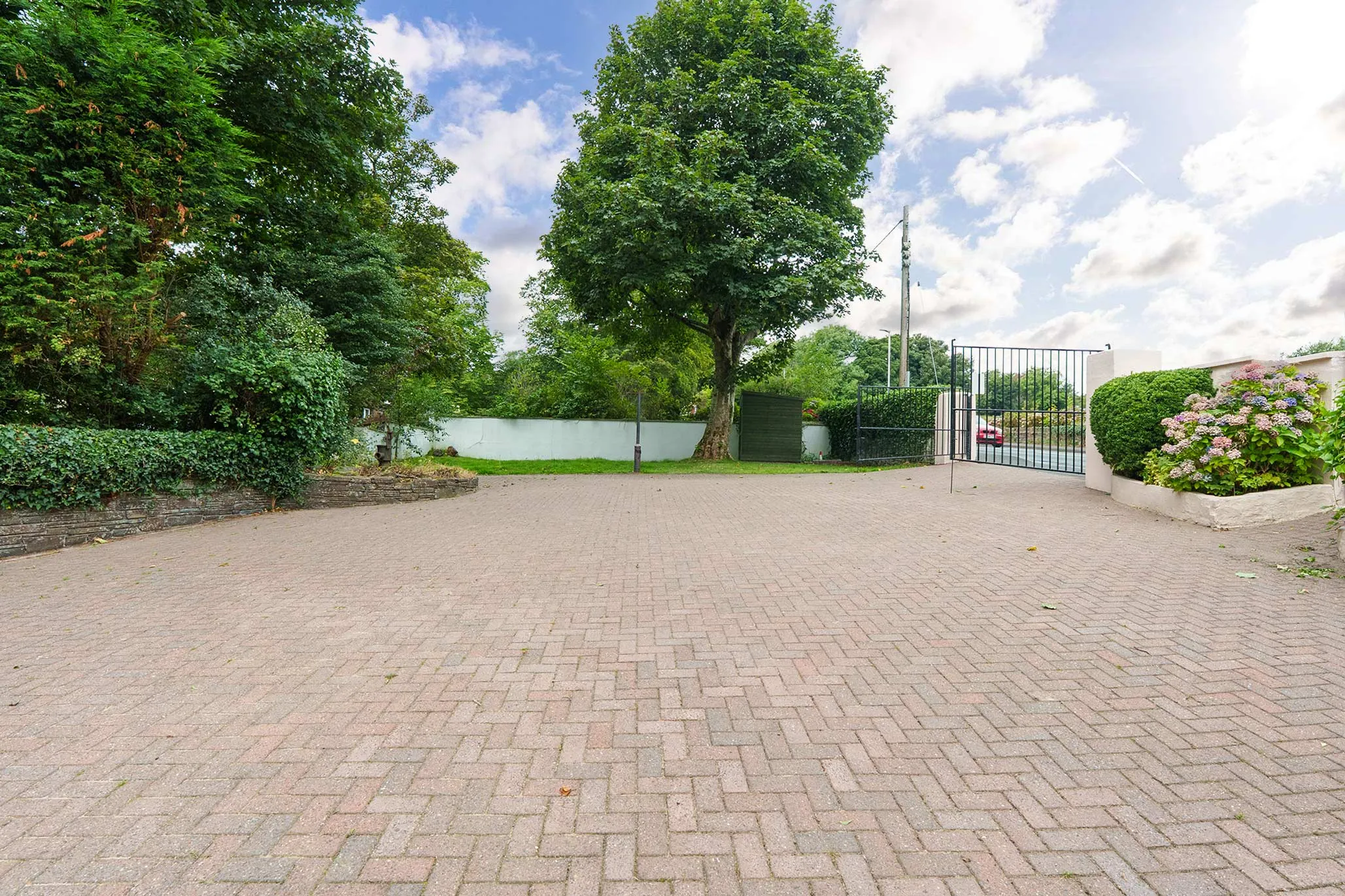 Sycamore House, Kewaigue Hill, Douglas. - Photo 3 of 37