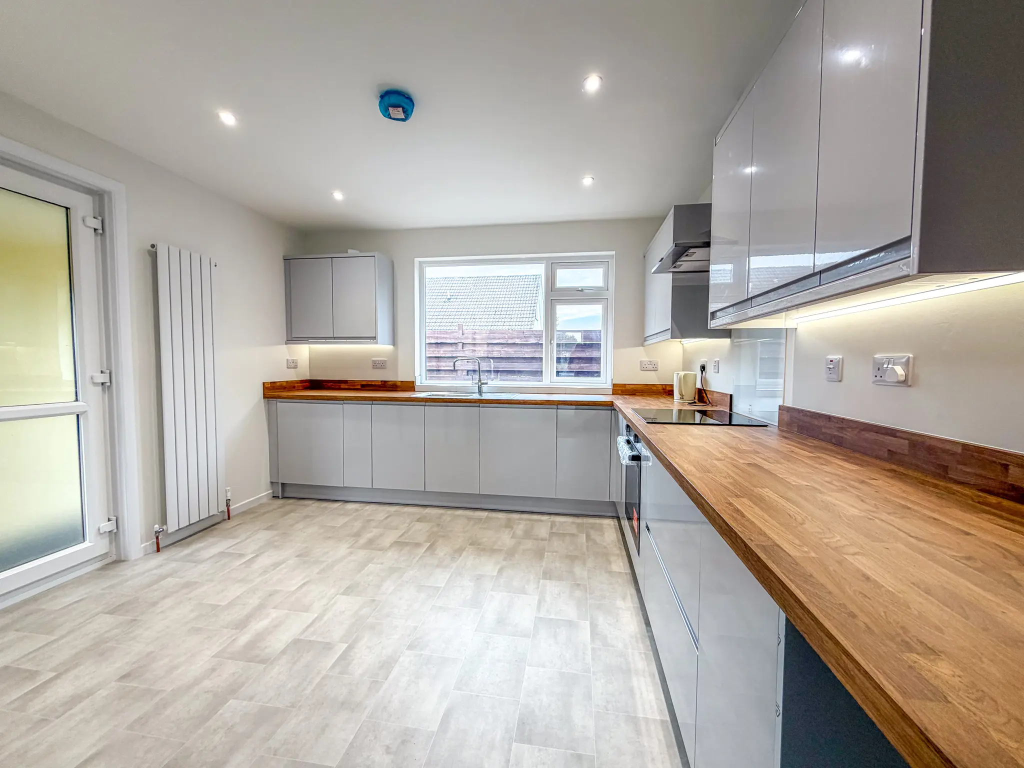 29 Westlands Avenue, Ramsey. - Photo 3 of 21