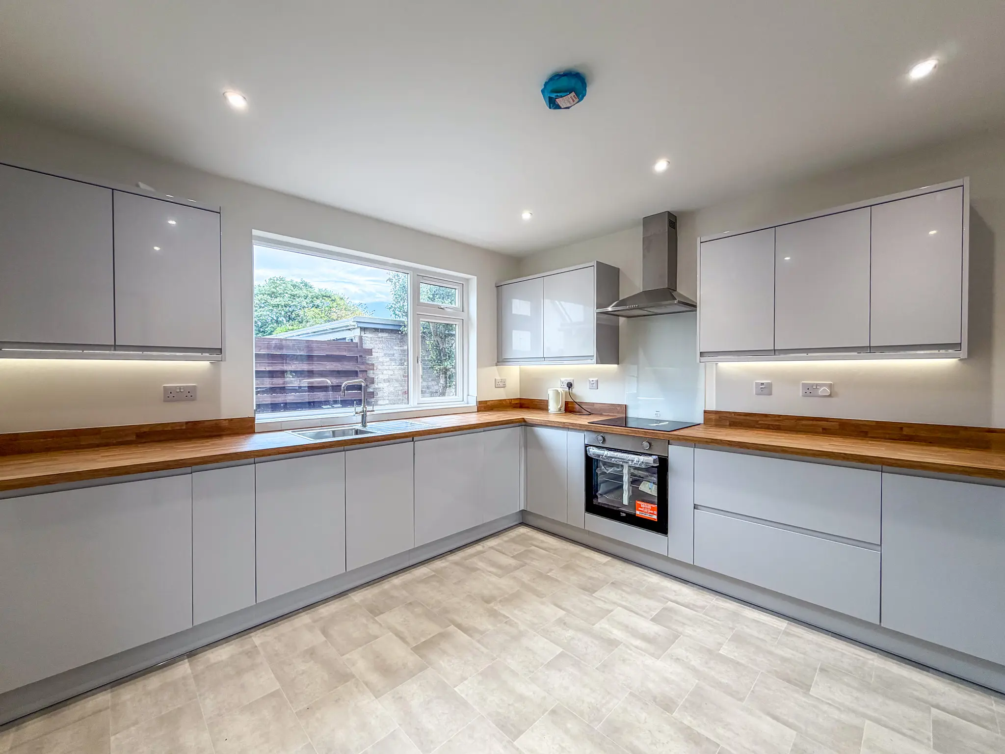29 Westlands Avenue, Ramsey. - Photo 4 of 21