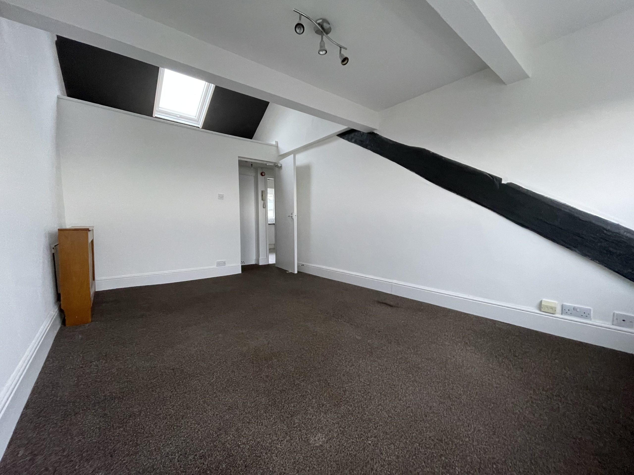 5 Mona Terrace, Douglas, Isle of Man, IM1 3NA. - Photo 5 of 7