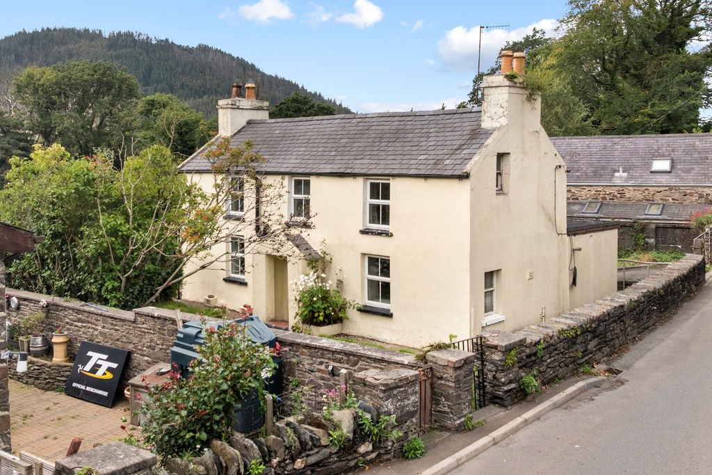 Port E Candiss Cottage Ballacraine, St Johns IM4 3NF.