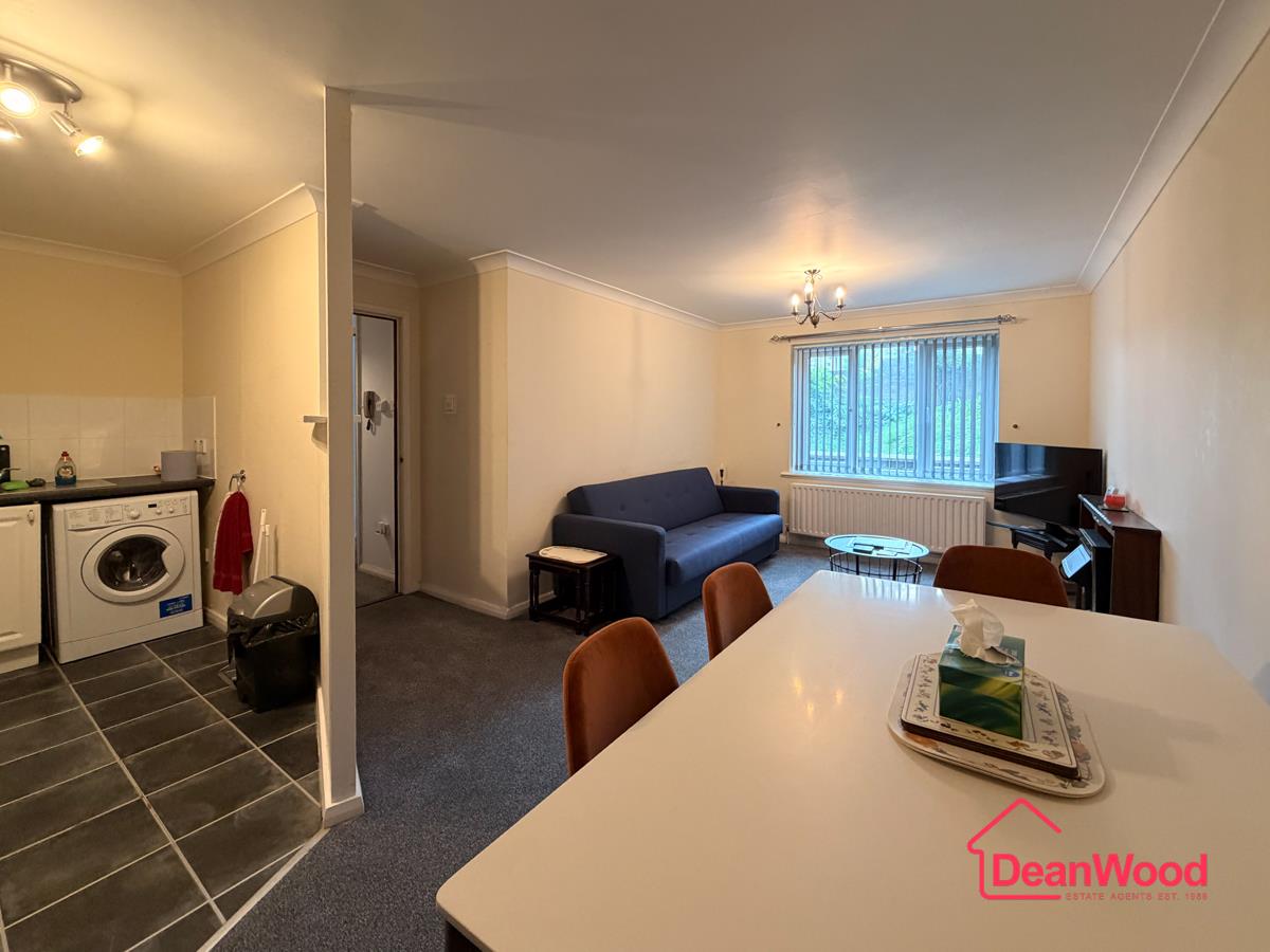 16 Royal Court, Onchan, Isle Of Man. - Photo 4 of 10