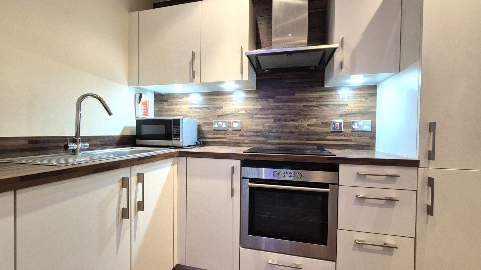 Apt. 18 Spectrum Apartments, Central Promenade, Douglas, IM2 4LL. - Photo 4 of 9