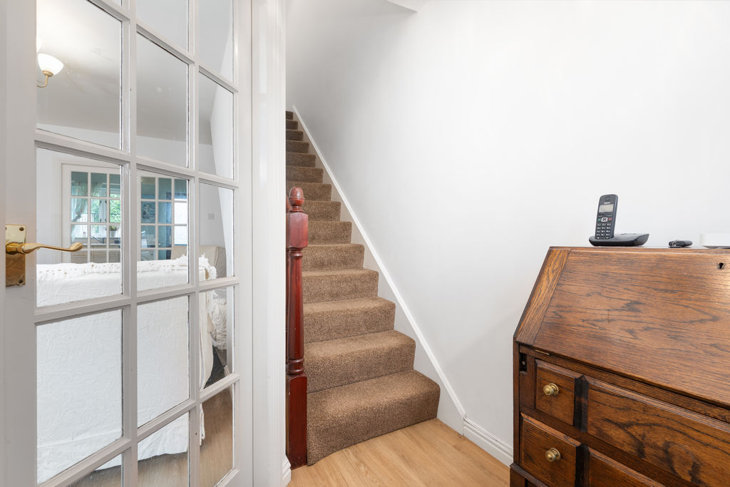 27 Lakeside Road, Douglas IM2 7BL. - Photo 2 of 13