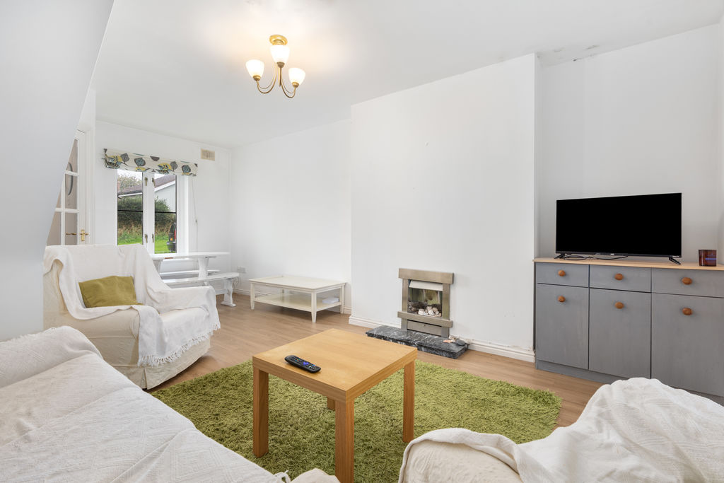 27 Lakeside Road, Douglas IM2 7BL. - Photo 4 of 13