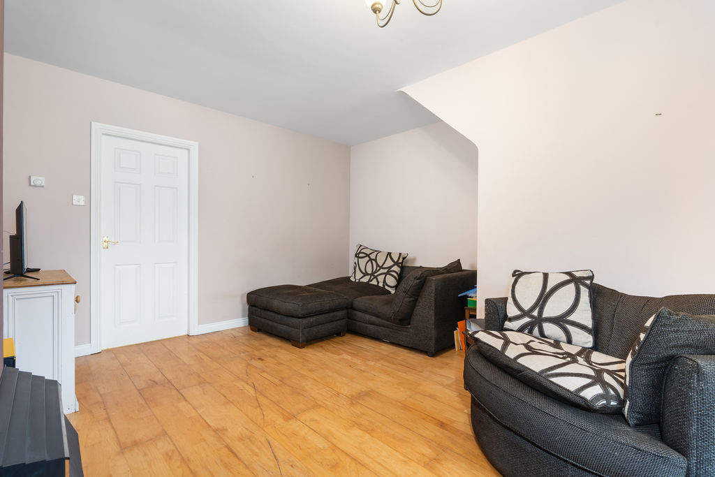28 Lakeside Road, Douglas IM2 7BL. - Photo 4 of 16