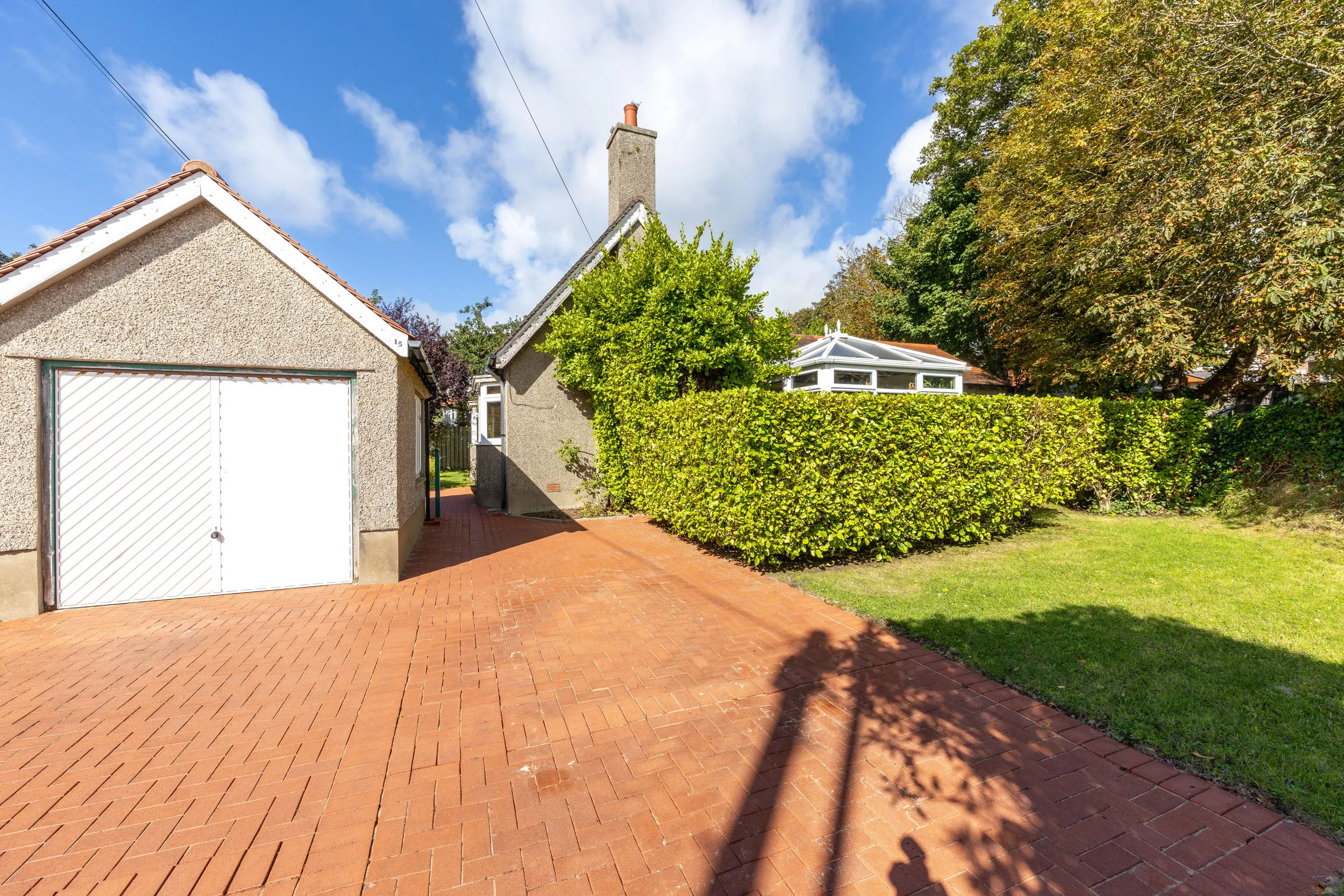 15 Summerhill Road, Onchan. - Photo 2 of 32